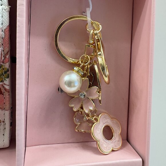 Nanette Lepore - 4 Piece Box Gift Set - Bag/ Wallet / Card Case /Key Chain- NWT - Picture 4 of 12